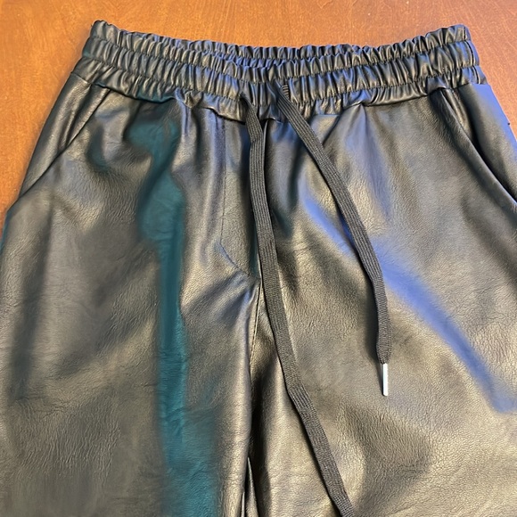 Venti6 Black Faux Leather Joggers Size Medium - Picture 2 of 8
